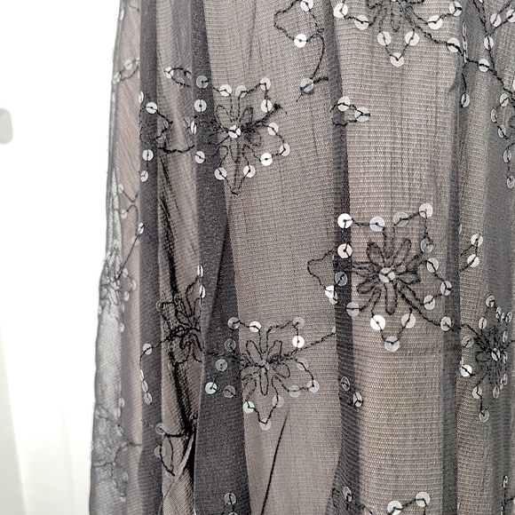 4𝒇𝒐𝒓$50 Black Garter skirt with sequin sizeS/M - Picture 3 of 3